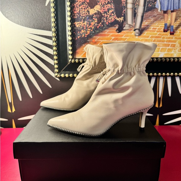 NEW IN box Coach Womens Wynie White /off white leather ankle Boots Size 8 - Picture 2 of 12